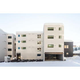 北海道札幌市西区西町北１３ 4階建 築2年6ヶ月
