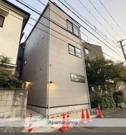 神奈川県横浜市神奈川区六角橋６  3階建