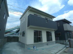 愛媛県東温市樋口 2階建 築11年4ヶ月