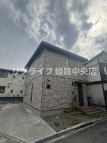 兵庫県姫路市神子岡前２ 2階建