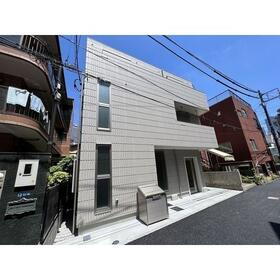 東京都港区赤坂８ 3階建