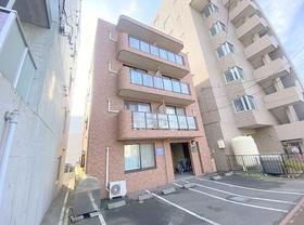 北海道札幌市中央区北十二条西１６ 4階建