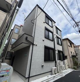 ＢＡＲＮＥＹＳ　ＴＡＢＡＴＡ 3階建