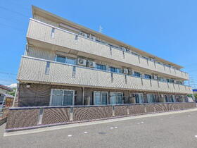 群馬県伊勢崎市今泉町１ 3階建