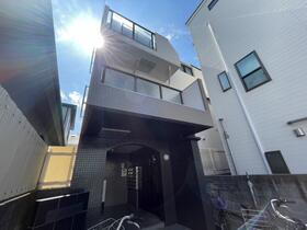 兵庫県神戸市東灘区甲南町４ 3階建