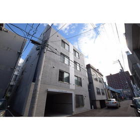 北海道札幌市中央区南五条西１２ 4階建 築7年10ヶ月