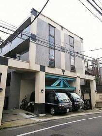 東京都世田谷区代田６ 3階建
