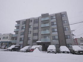 北海道札幌市中央区南八条西１８ 5階建