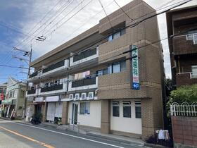 大阪府豊中市宮山町１ 3階建