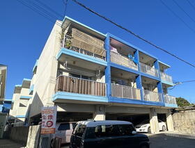 沖縄県島尻郡与那原町字板良敷 3階建 築20年6ヶ月