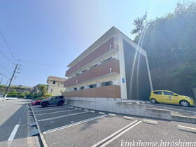 広島県大竹市黒川３ 3階建