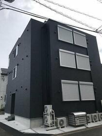 東京都練馬区春日町１ 3階建