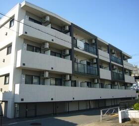 東京都世田谷区岡本１ 3階建