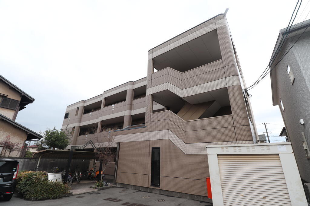 グレイスヴィラＭ 3階建てマンションです！