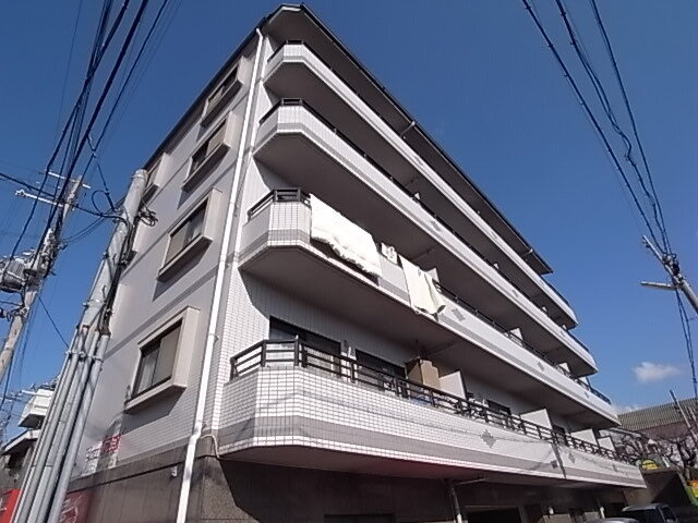 ロイヤルサクラ タイル貼りの外観