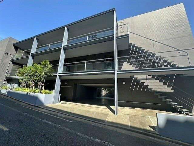 広尾アパートメント 外観は落ち着いています