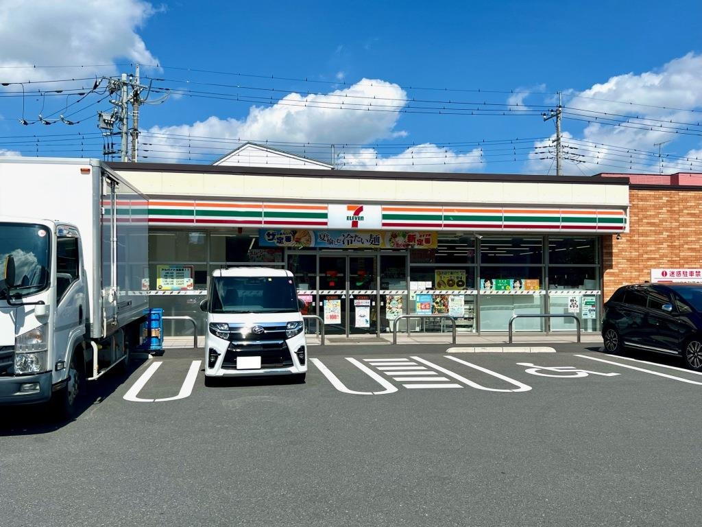 Ｌｕｍｉｅｒｅ セブンイレブン 吉川駅南店（コンビニ）まで372m