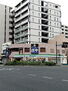 ライオンズマンション吉野町第１１ ファミリーマート横浜吉野町駅前店（コンビニ）まで204m