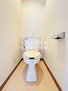 クローバーハイツ 白を基調とした空間で清潔感のあるトイレです♪