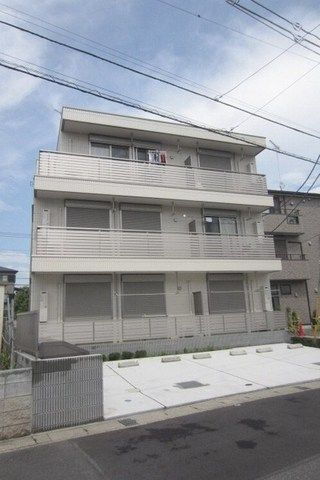 前面は駐車場。旭化成のマンション。