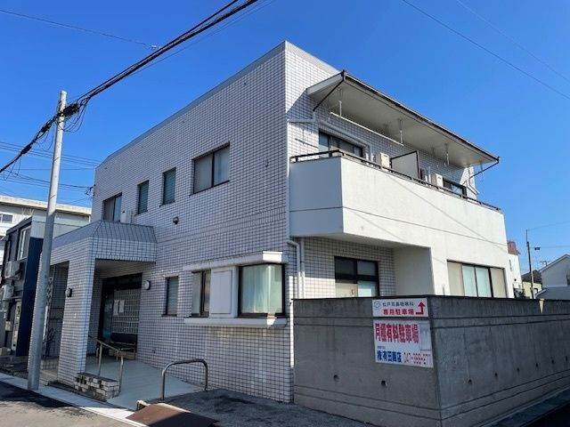 ホワイトルーフ内田 エントランス