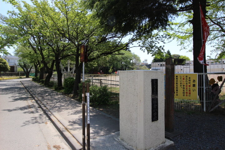 勝倉コーポ　Ａ棟 勝倉小（小学校）まで760m