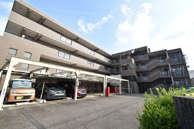 エストマール川名