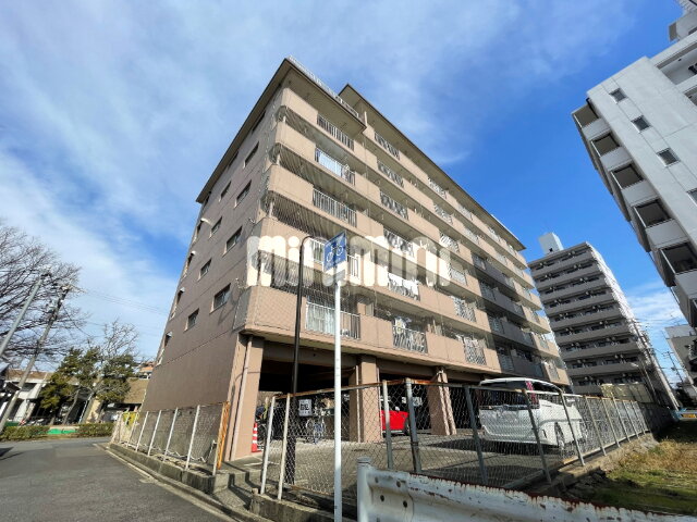レジデンスオークラ ７階建てマンションです。