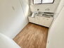 下小阪５丁目テラスハウス キッチンも新調済みです。冷蔵庫や食器棚など置けるスペースがご