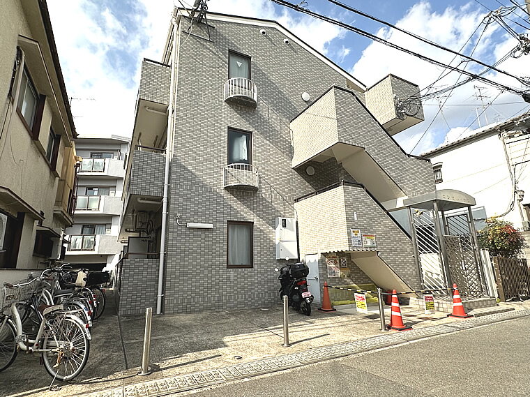 エンゼル・サン RC造総タイル張りの綺麗なマンションです。