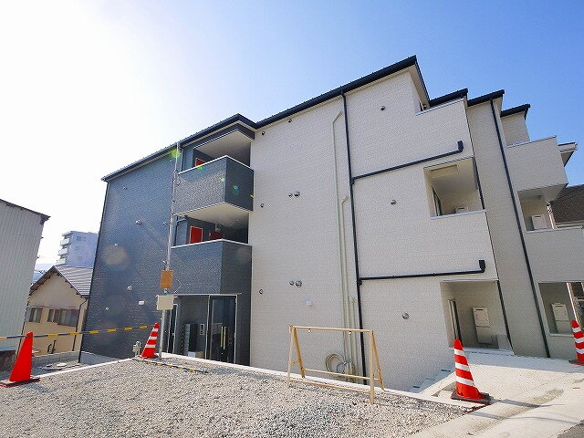 Ｇｒａｄｉｔｏ　富雄駅前 外観です