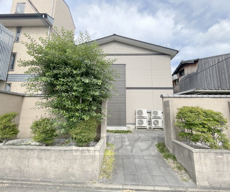 レオパレス川端御池