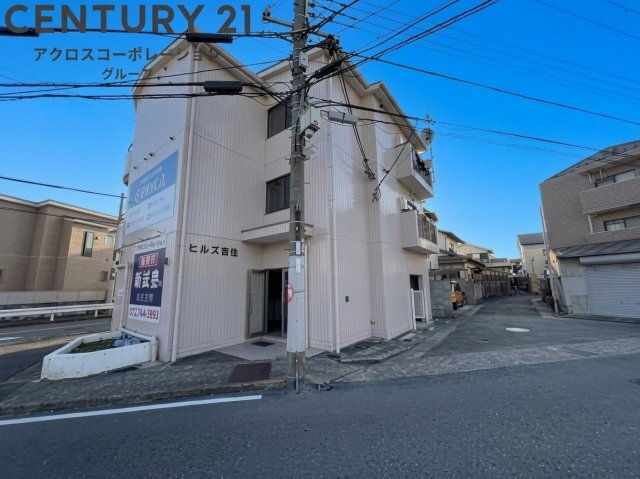 ヒルズ野間 外壁タイル貼りのおしゃれな外観です。