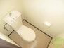 フリーディオ中桜塚 トイレは、シンプルなタイプです。温水洗浄便座は後付できますよ
