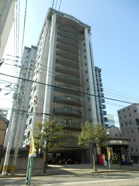 ロイヤル天神南 建物外観