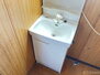 岐阜市下鵜飼１６１５貸家 独立洗面台があります。