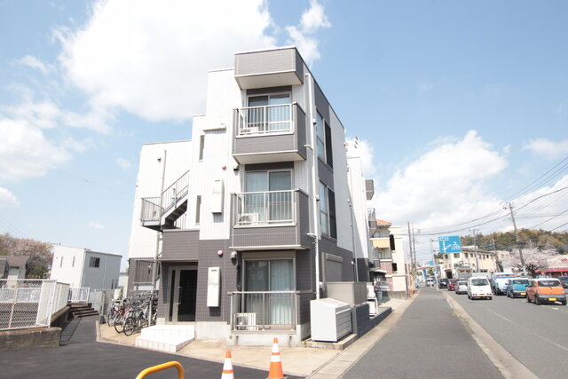 鉄骨造３階建てマンション