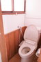 北九州泉台の戸建て 新品の温水洗浄便座です。冬場でも温かいトイレとなります。