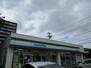 サンハイツヒロ ファミリーマート 鶴巻温泉駅前店（コンビニ）まで377m