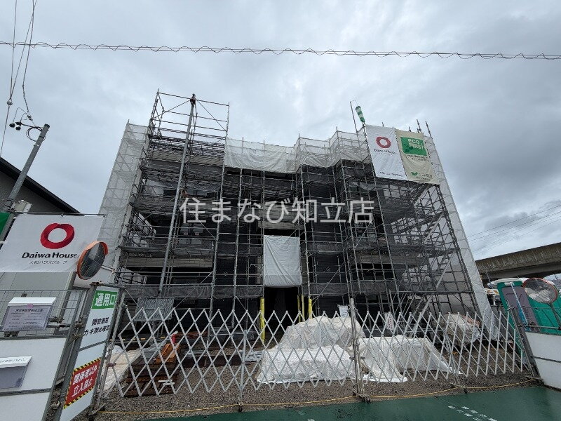 建築中