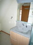 アーバンハイツ六木 ２Ｆ　シャワー付洗面化粧台・室内洗濯機置場