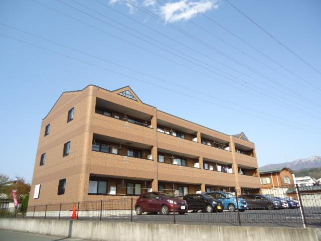 パルティール成沢 外観写真（昼）