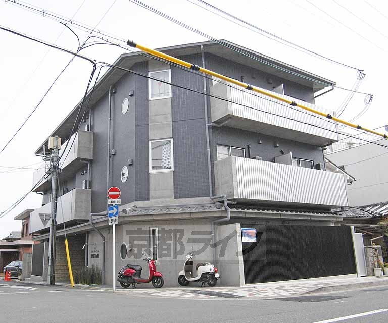 スリースターコート北山竹殿町 シックにまとまった外観ですね。