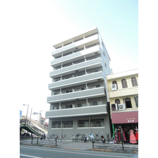 重厚感のあるマンションです。