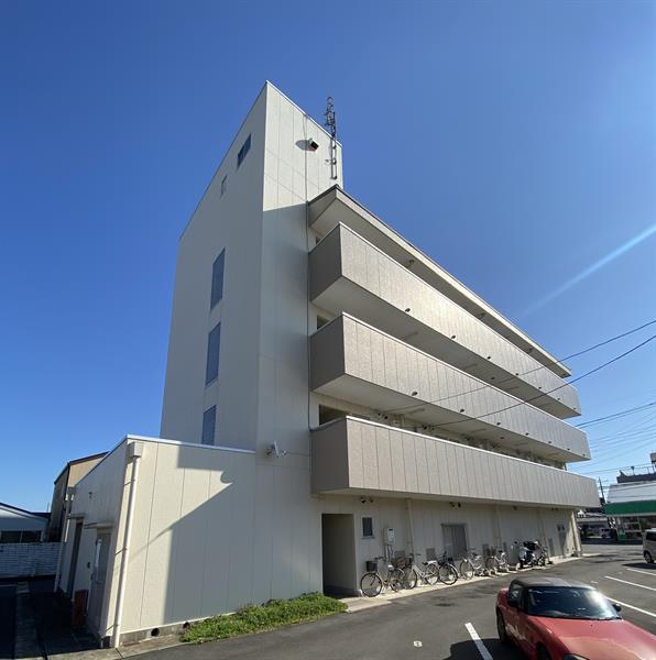 パークヒルマンション 4階建てマンションです