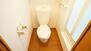 レオパレスサンシャイン浜寺 温かみのある色調でリラックスできるトイレ