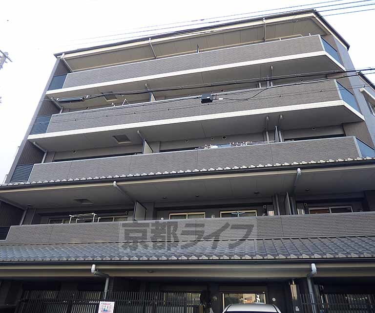 プレサンスロジェ二条城前