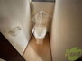 鈴木アパート 温水洗浄便座付きのトイレは、使用しやすくうれしいですね。