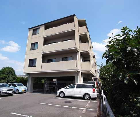 ラ・ペルル城陽 オートロック付です。