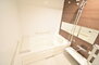 （シニア限定）ヘーベルヴィレッジ中野島～ヘーベルヴィレッジ欅～ 手すりや滑りにくい床材など、高齢者の暮らしに寄り添った浴室。
